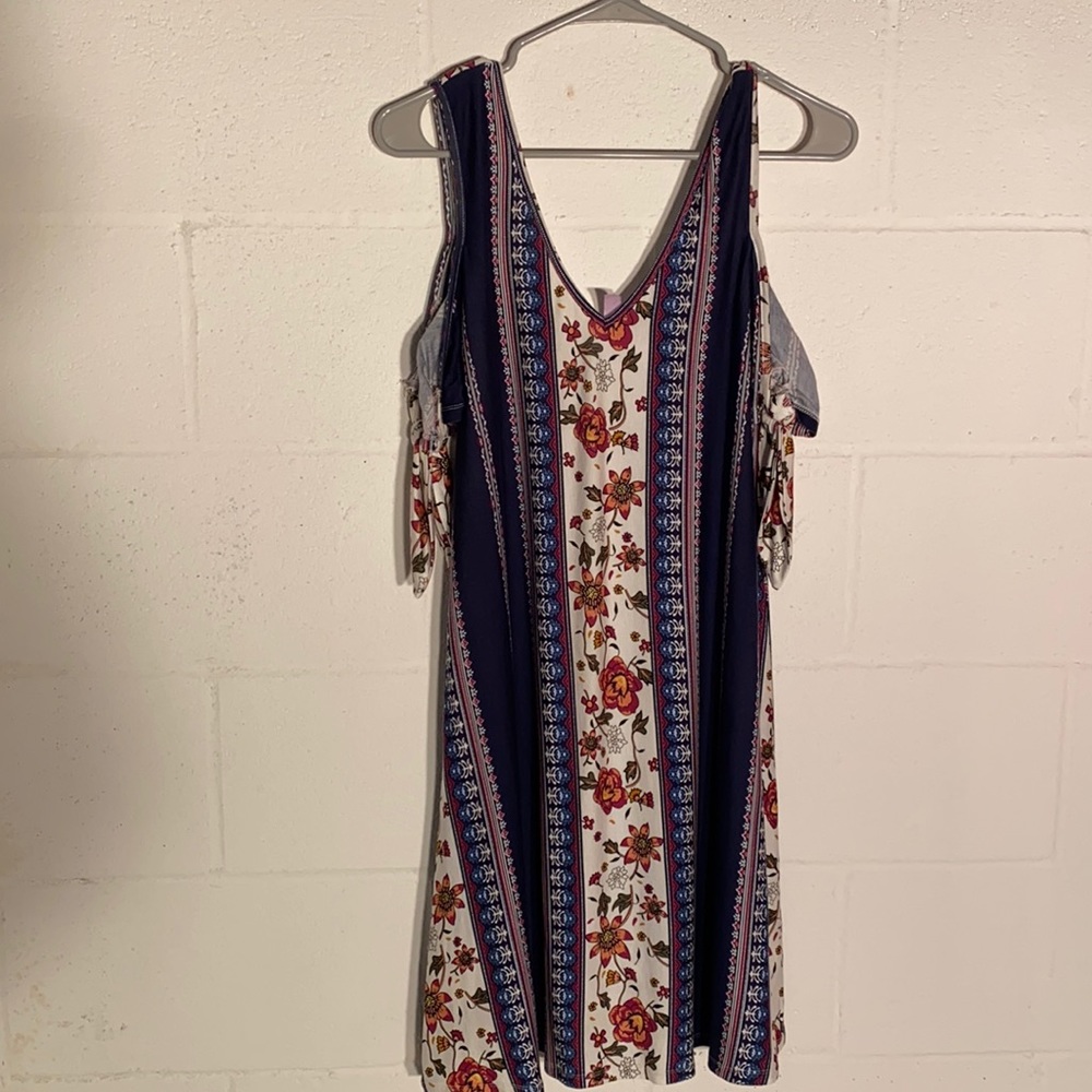 Francesca Alya cold shoulder dress NWT med